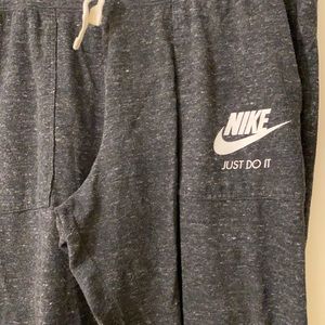 NIKE track/jogger capris